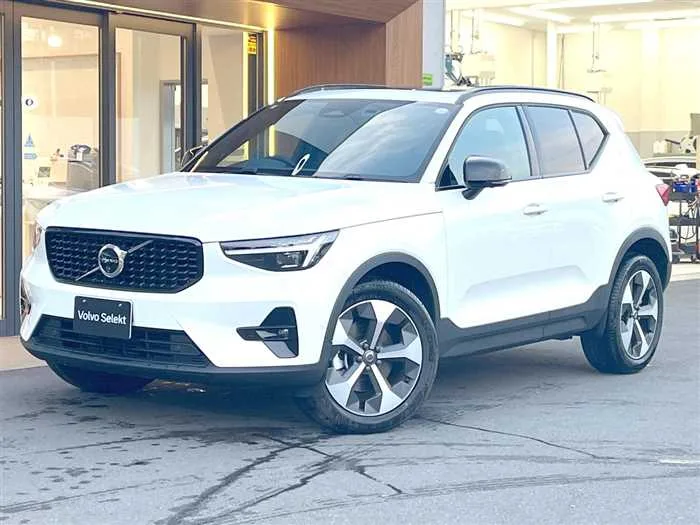 Volvo XC40 2025 — фото 1, купить с доставкой в Москву