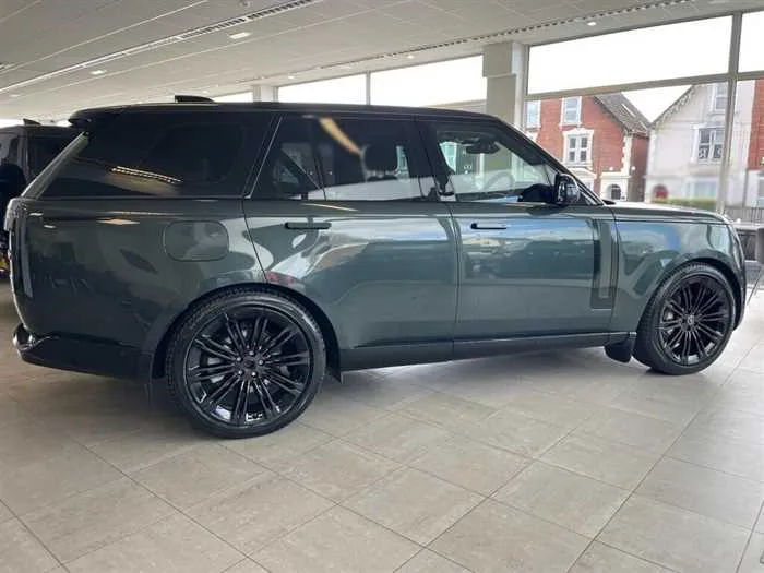 Land Rover Range Rover AUTOMATIC DIESEL 2023 — миниатюра 3