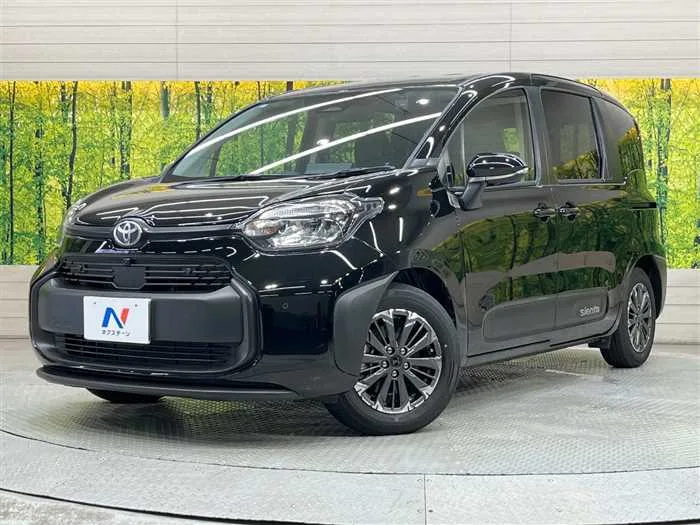 Toyota Sienta 2025 — фото 1, купить с доставкой в Москву