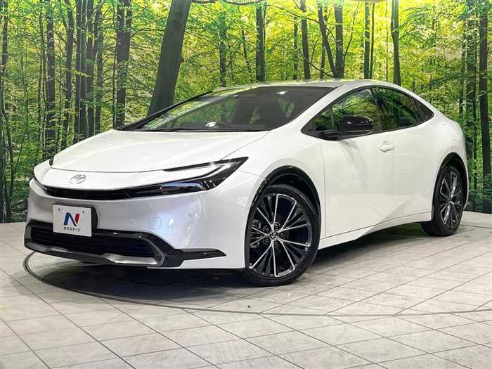 Toyota Prius 2023 — фото 1, купить с доставкой в Москву