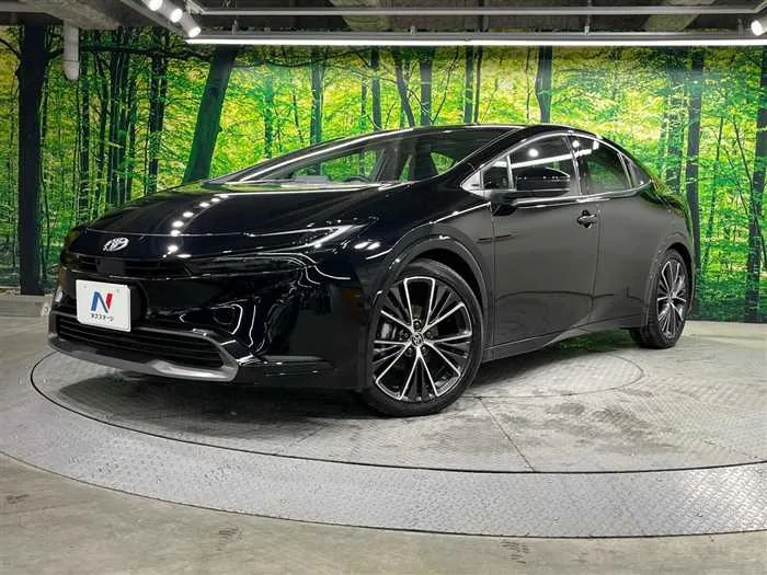 Toyota Prius 2023 — фото 1, купить с доставкой в Москву