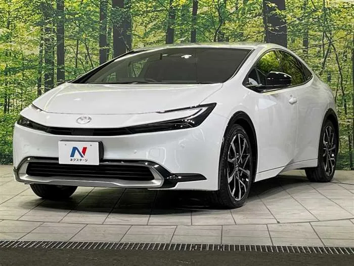 Toyota Prius 2023 — фото 1, купить с доставкой в Москву