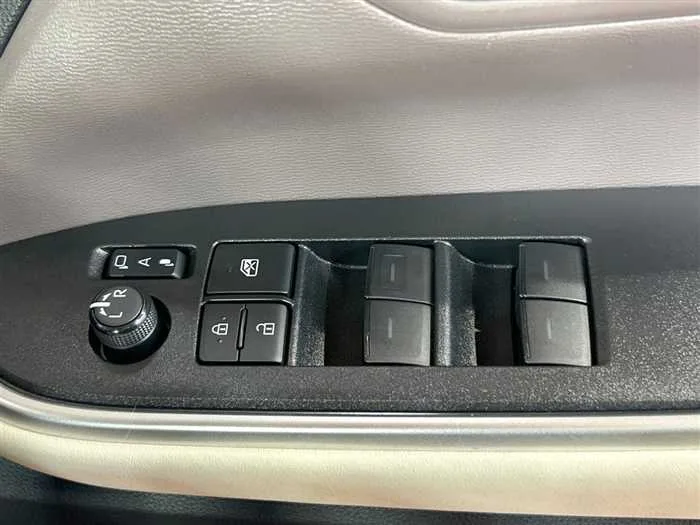 Toyota Noah 2022 — миниатюра 3