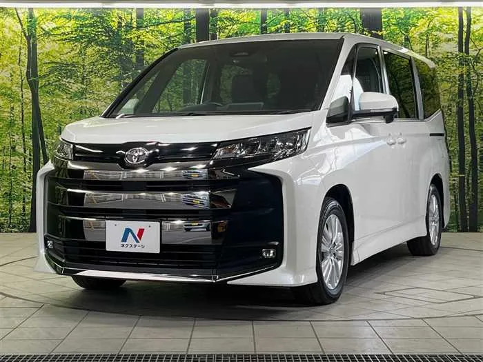 Toyota Noah 2022 — фото 1, купить с доставкой в Москву