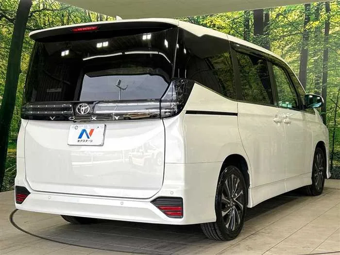 Toyota Voxy 2022 — миниатюра 3