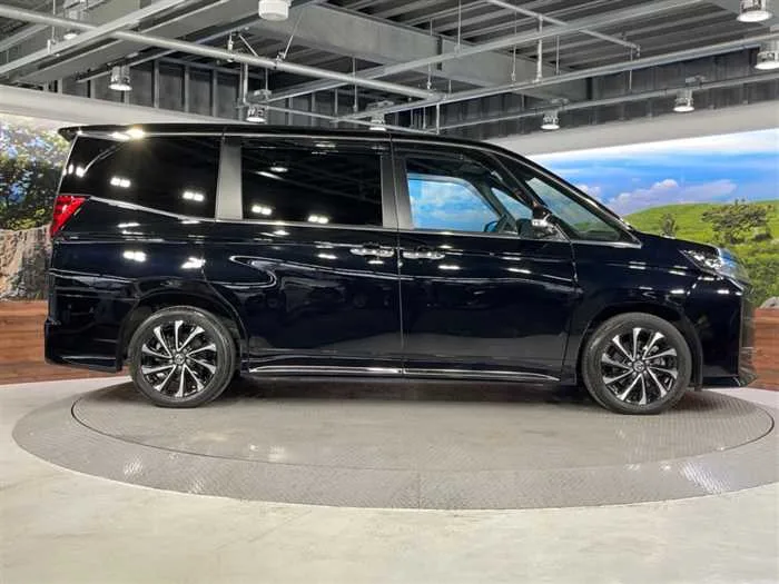 Toyota Noah 2022 — миниатюра 3