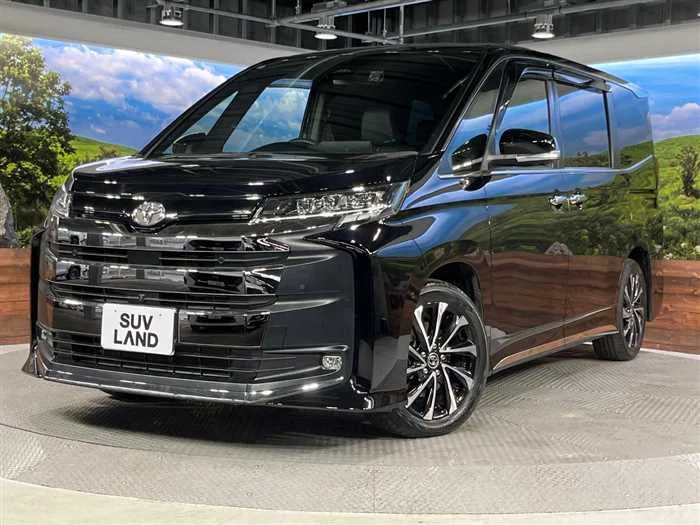 Toyota Noah 2022 — фото 1, купить с доставкой в Москву