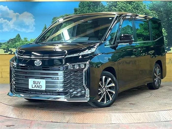 Toyota Voxy 2022 — фото 1, купить с доставкой в Москву
