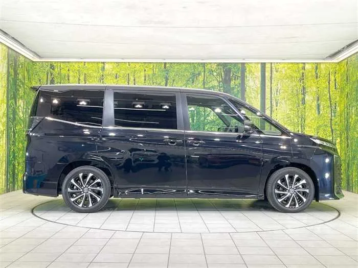 Toyota Voxy 2023 — миниатюра 3