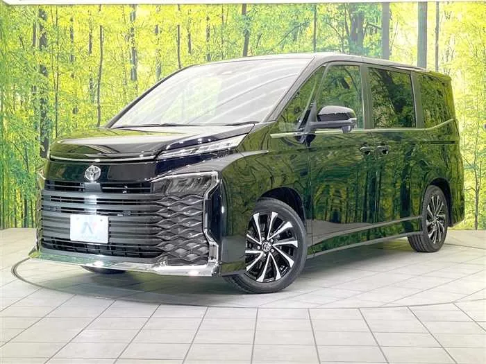 Toyota Voxy 2023 — фото 1, купить с доставкой в Москву