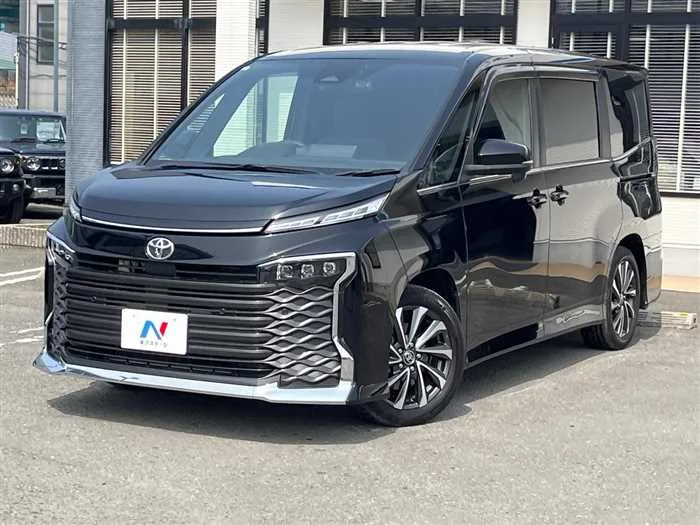 Toyota Voxy 2024 — фото 1, купить с доставкой в Москву