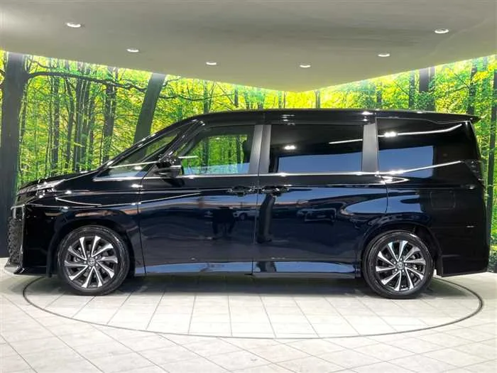 Toyota Voxy 2024 — миниатюра 3