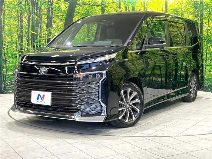 Toyota Voxy 2024 — фото 1, купить с доставкой в Москву