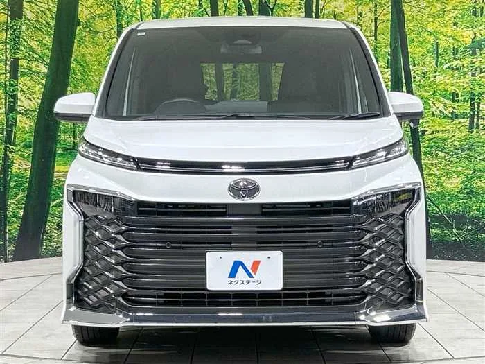 Toyota Voxy 2024 — миниатюра 3