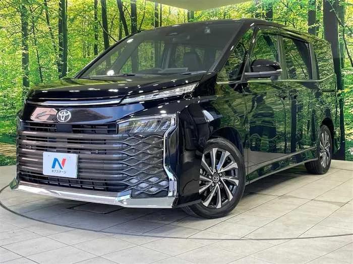 Toyota Voxy 2025 — фото 1, купить с доставкой в Москву