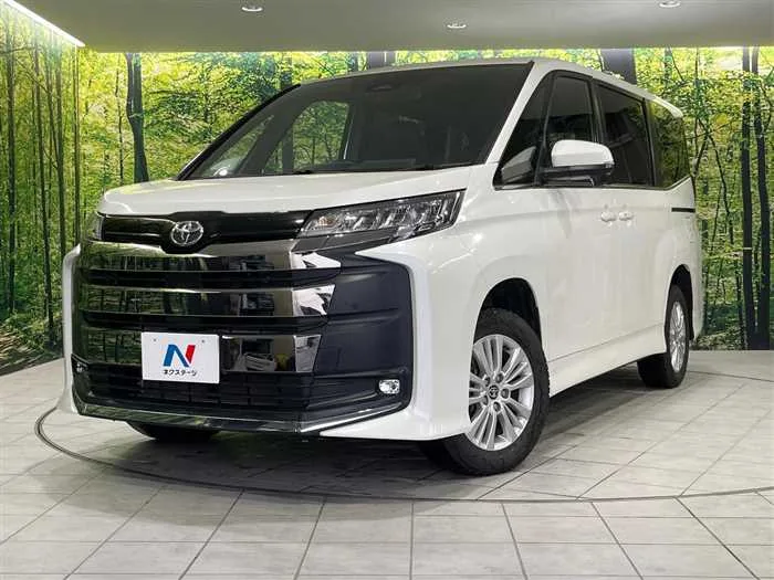 Toyota Noah 2023 — фото 1, купить с доставкой в Москву