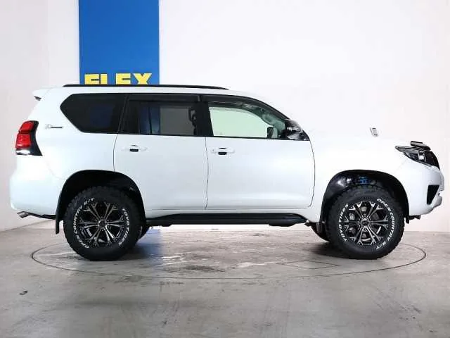 Toyota Land Cruiser Prado 2022 — миниатюра 2