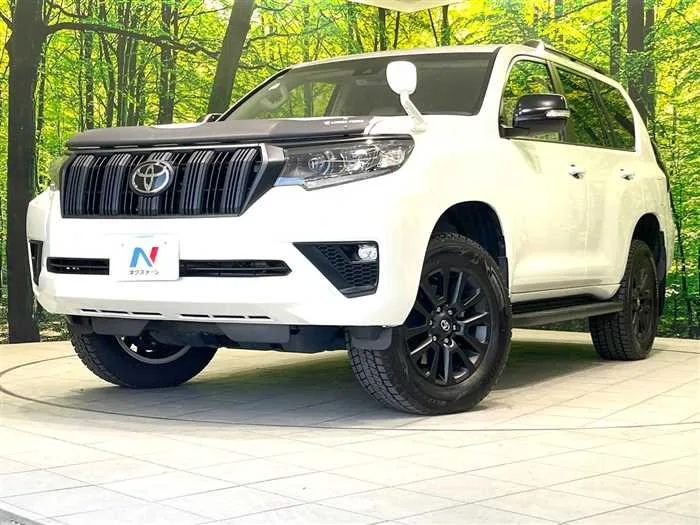 Toyota Land Cruiser Prado 2022 — фото 1, купить с доставкой в Москву