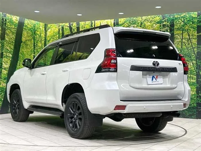 Toyota Land Cruiser Prado 2023 — миниатюра 5