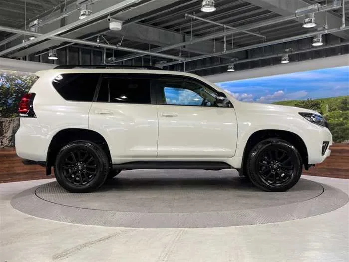 Toyota Land Cruiser Prado 2023 — миниатюра 3