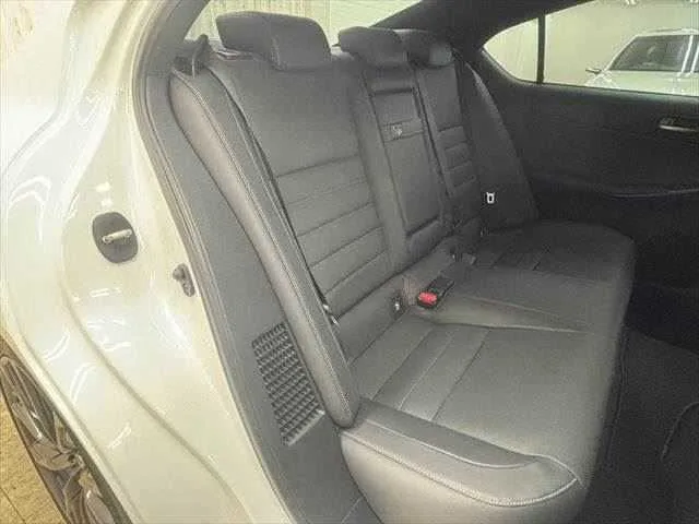 Toyota IQ IS300 F SPORT 2023 — миниатюра 3