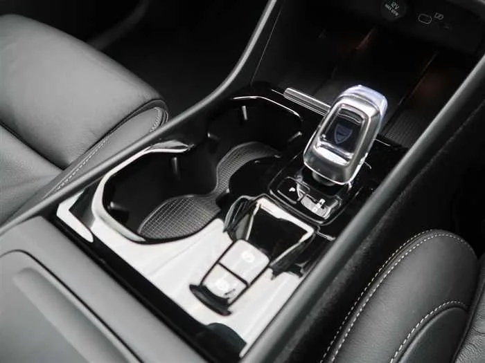 Volvo XC40 2023 — миниатюра 3