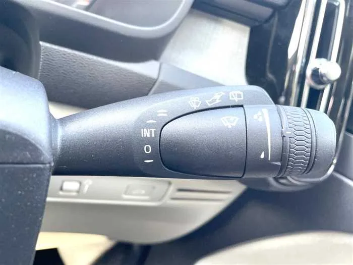 Volvo XC40 2022 — миниатюра 3