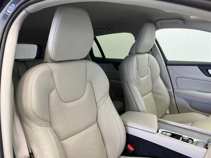 Volvo V60 2023 — миниатюра 5