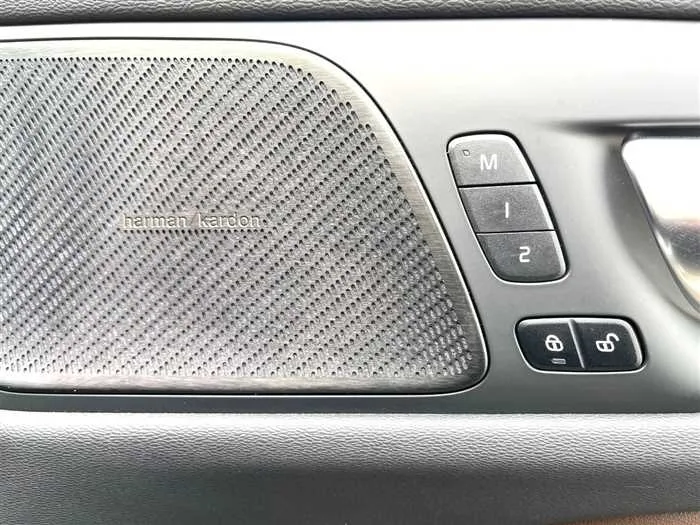 Volvo V60 2023 — миниатюра 3