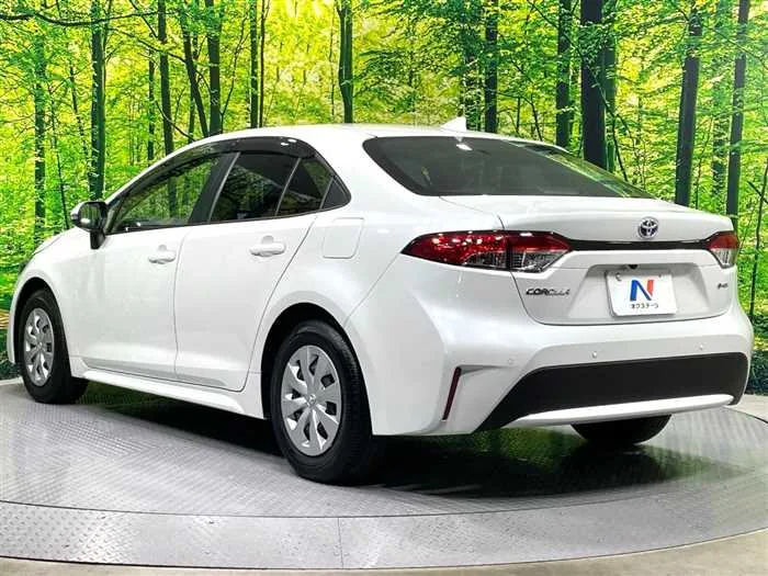Toyota Corolla Sedan 2024 — миниатюра 5