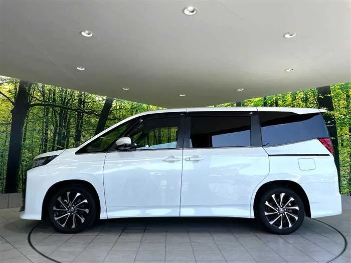 Toyota Noah 2022 — миниатюра 5