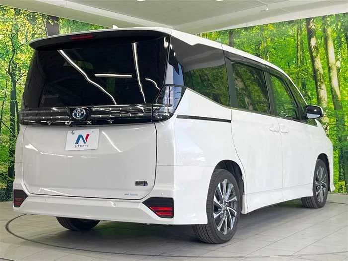Toyota Voxy 2023 — миниатюра 3