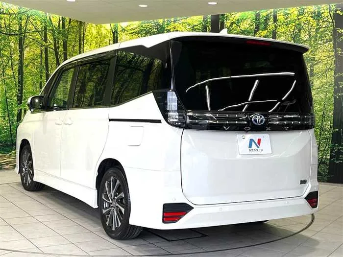 Toyota Voxy 2023 — миниатюра 5