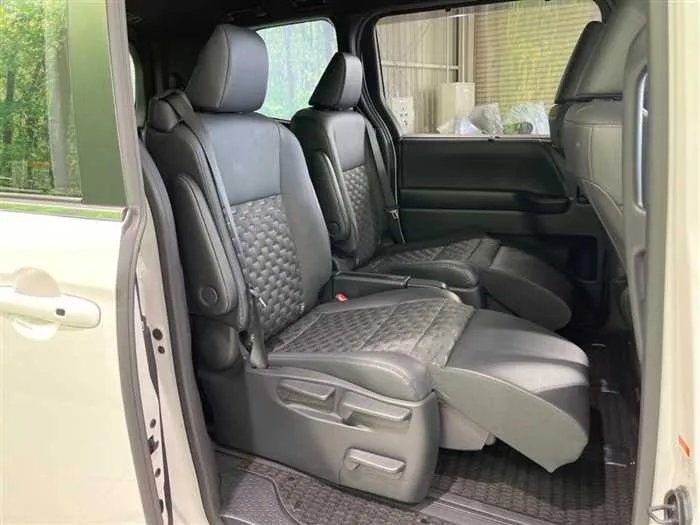 Toyota Voxy 2023 — миниатюра 3