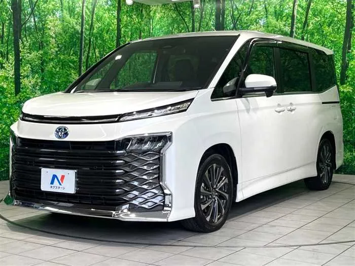 Toyota Voxy 2025 — миниатюра 2