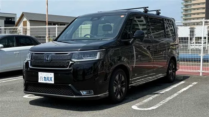 Honda Step WGN e:HEV 2024 — фото 1, купить с доставкой в Москву