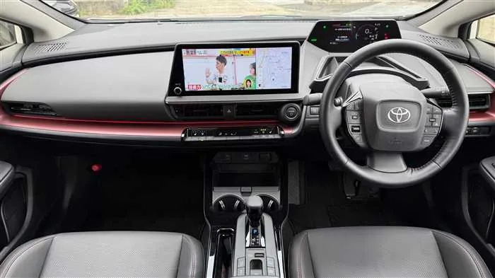 Toyota Prius Z PHEV 2024 — миниатюра 2