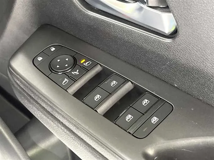 Nissan Serena 2024 — миниатюра 2