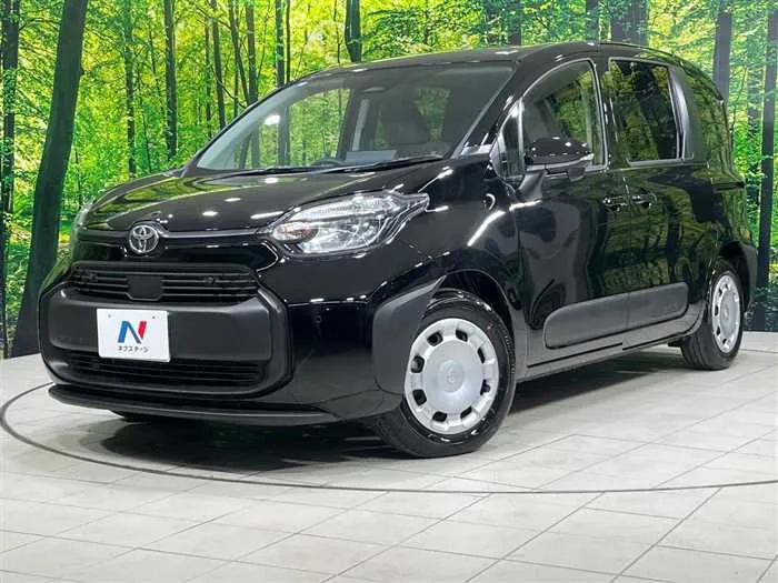 Toyota Sienta 2024 — фото 1, купить с доставкой в Москву