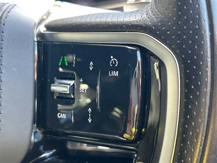 Land Rover Range Rover Evoque 2023 — миниатюра 3