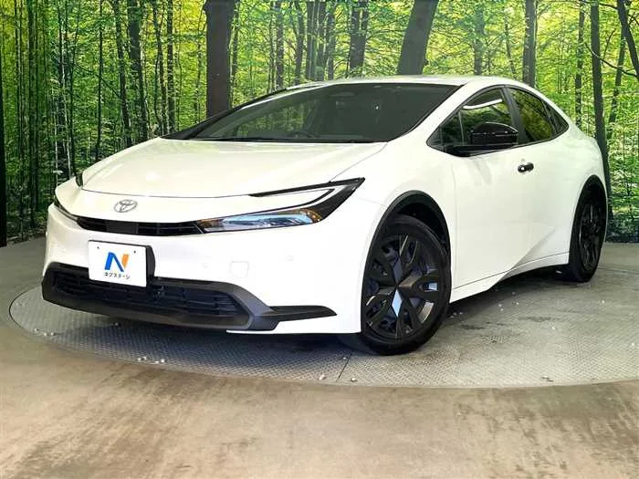 Toyota Prius 2023 — фото 1, купить с доставкой в Москву
