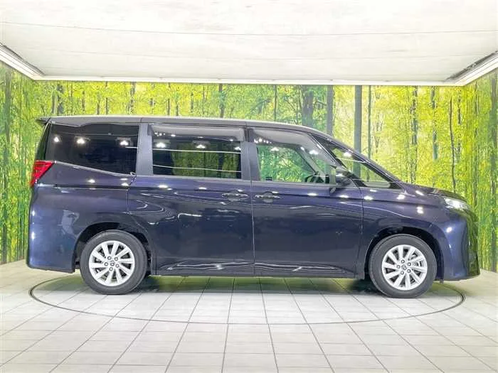 Toyota Noah 2022 — миниатюра 3