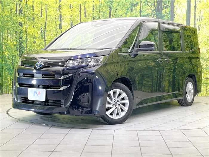 Toyota Noah 2022 — фото 1, купить с доставкой в Москву