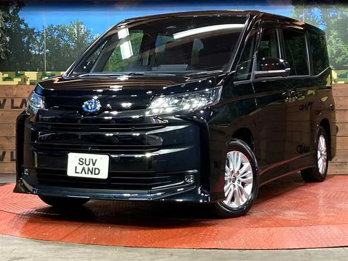 Toyota Noah 2023 — фото 1, купить с доставкой в Москву
