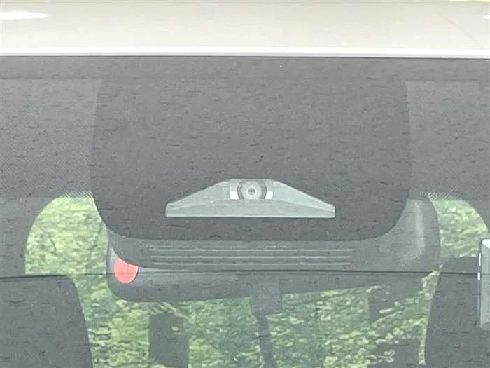 Toyota Voxy 2023 — миниатюра 2