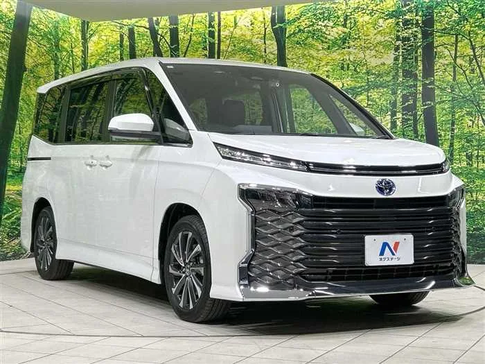 Toyota Voxy 2024 — миниатюра 3