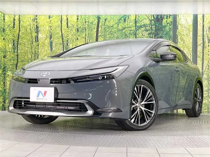 Toyota Prius 2023 — фото 1, купить с доставкой в Москву
