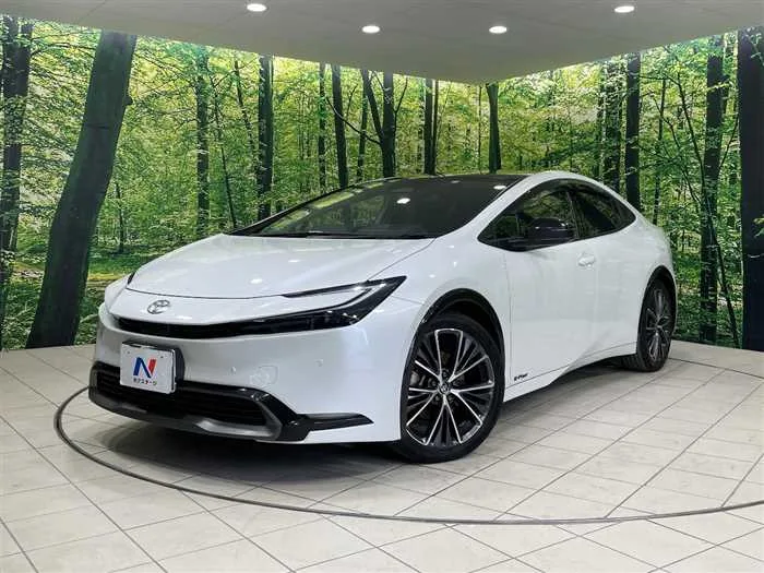 Toyota Prius 2023 — фото 1, купить с доставкой в Москву