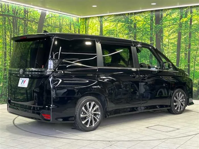 Toyota Voxy 2025 — миниатюра 3