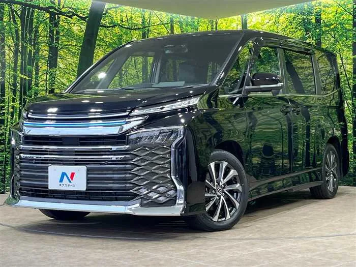 Toyota Voxy 2025 — фото 1, купить с доставкой в Москву
